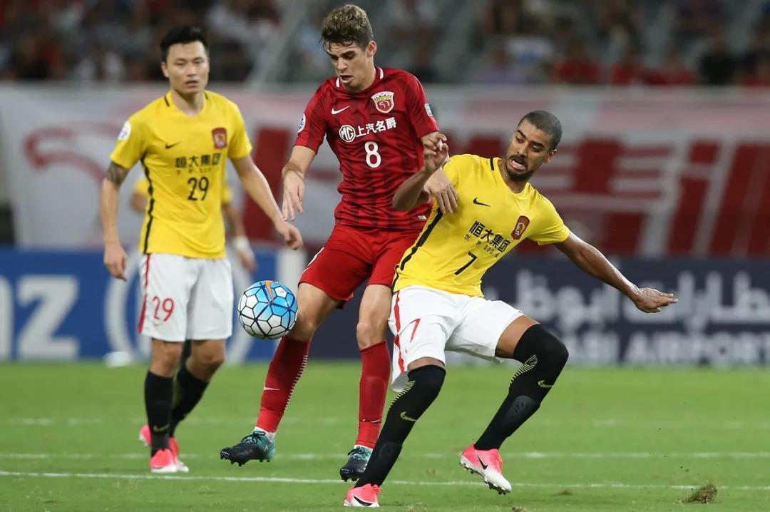 爱游戏中国官网-上海上港在主场对阵广州恒大，双方战平收场