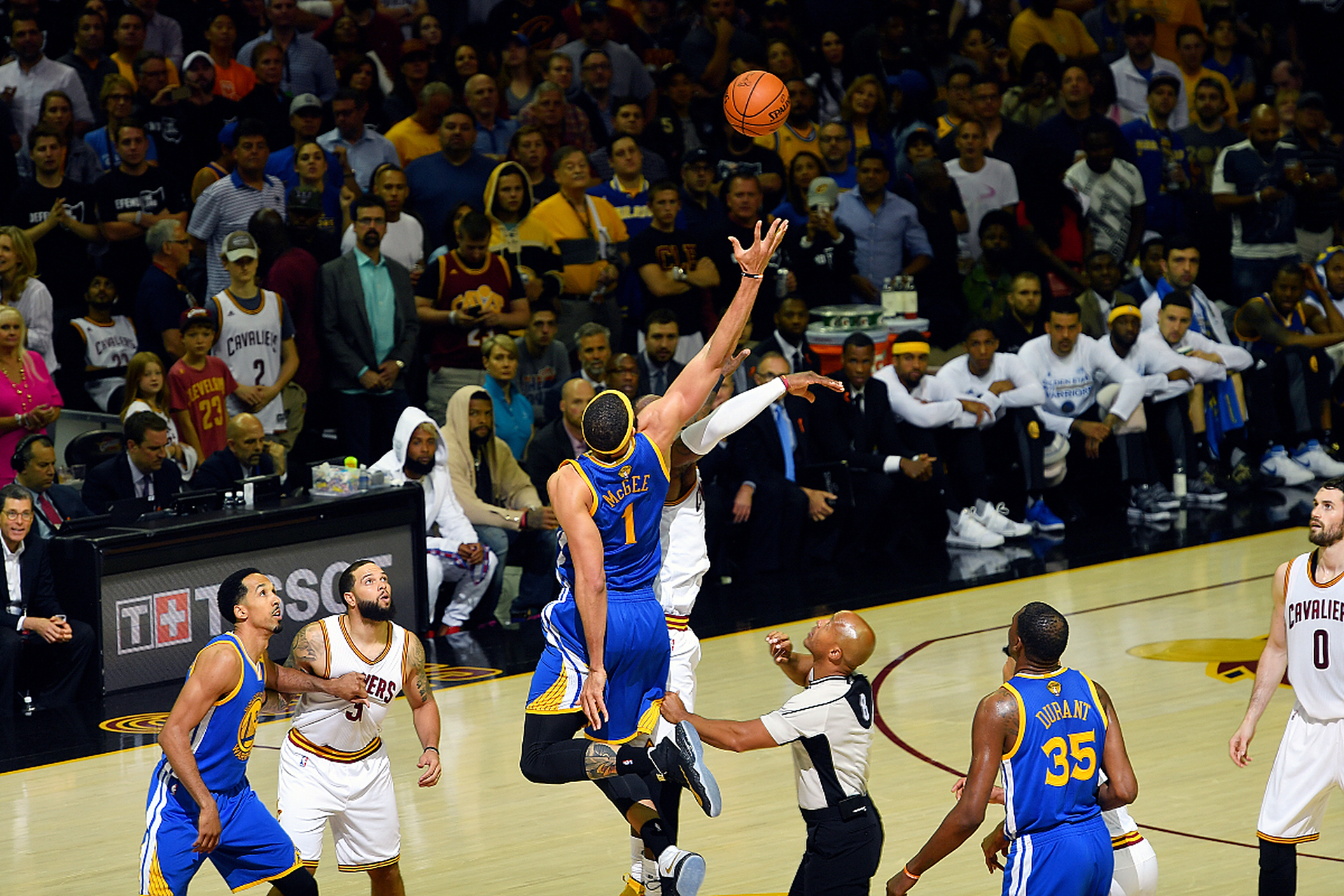 爱游戏登录-快船全队离队，主场连胜记录告终