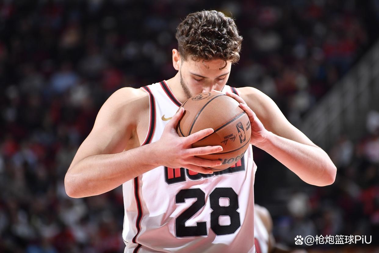 季后赛绝对主力均受伤，火箭惨遭溅血的简单介绍