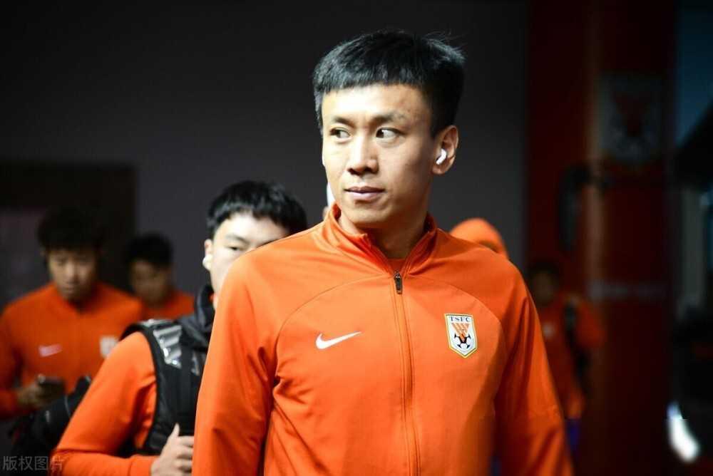 亚冠联赛揭幕战打响，球员实力惊艳表现的简单介绍