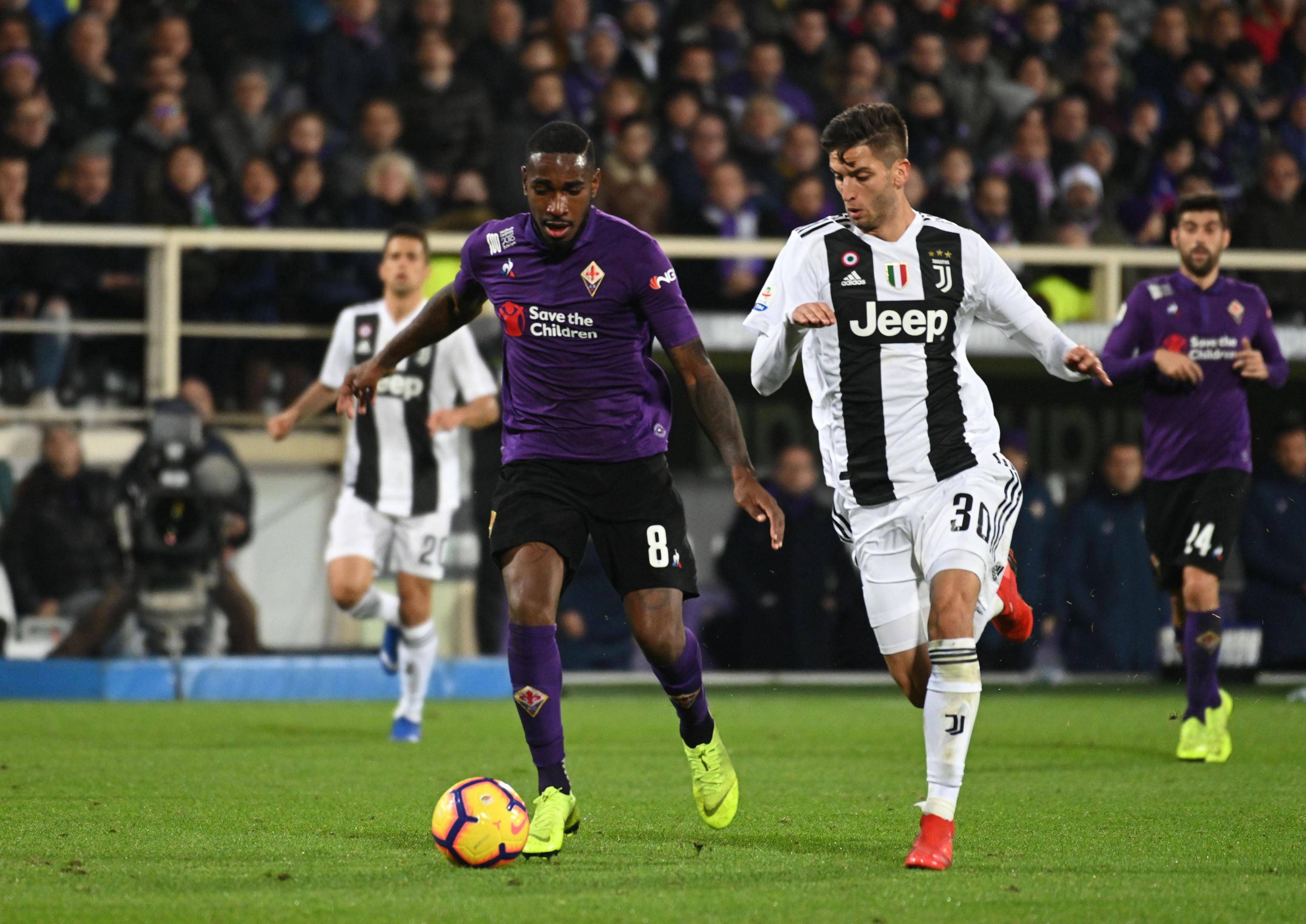 包含佛罗伦萨客场不敌尤文图斯，铩羽而归的词条