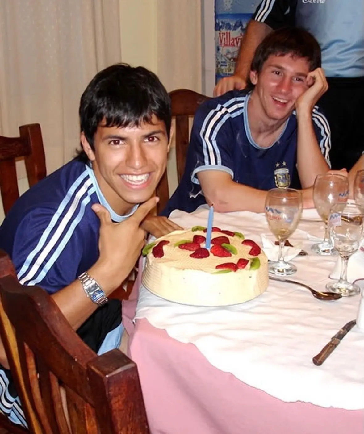 阿圭罗赛后哽咽宣布将离队退役