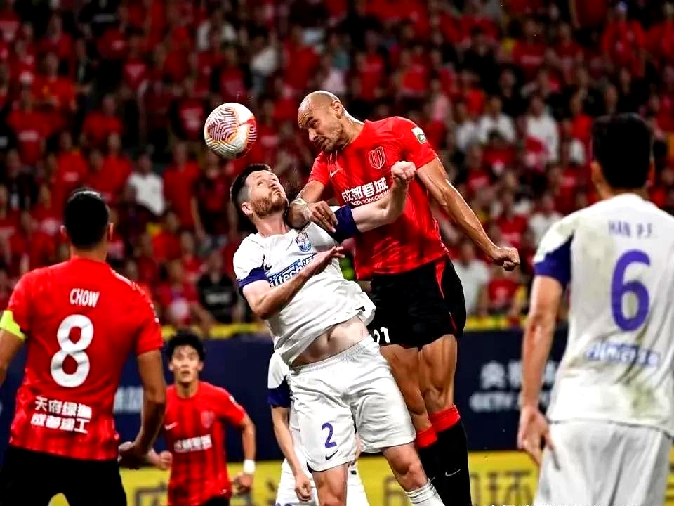 爱游戏官方入口-命中三分反超比分，打破僵局取得领先