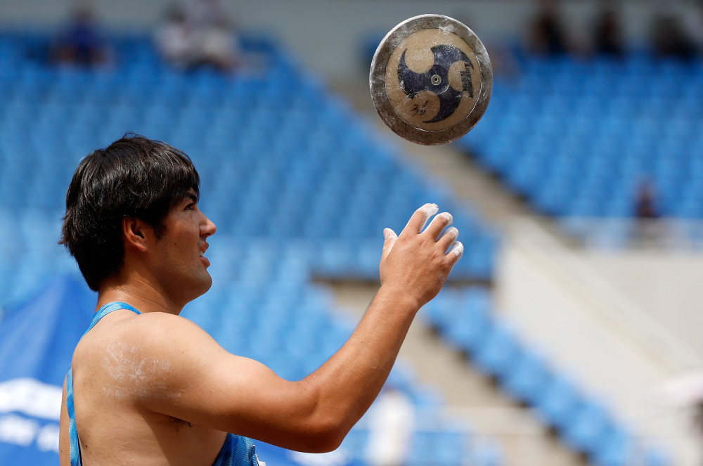 波兰田径选手男子铁饼投掷夺冠