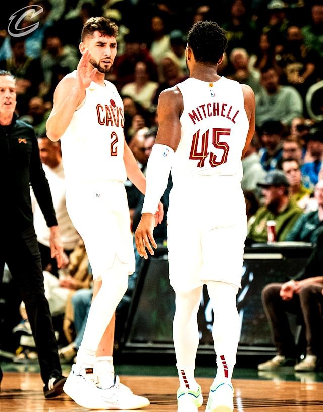 雄鹿主场力克骑士，取得四连胜