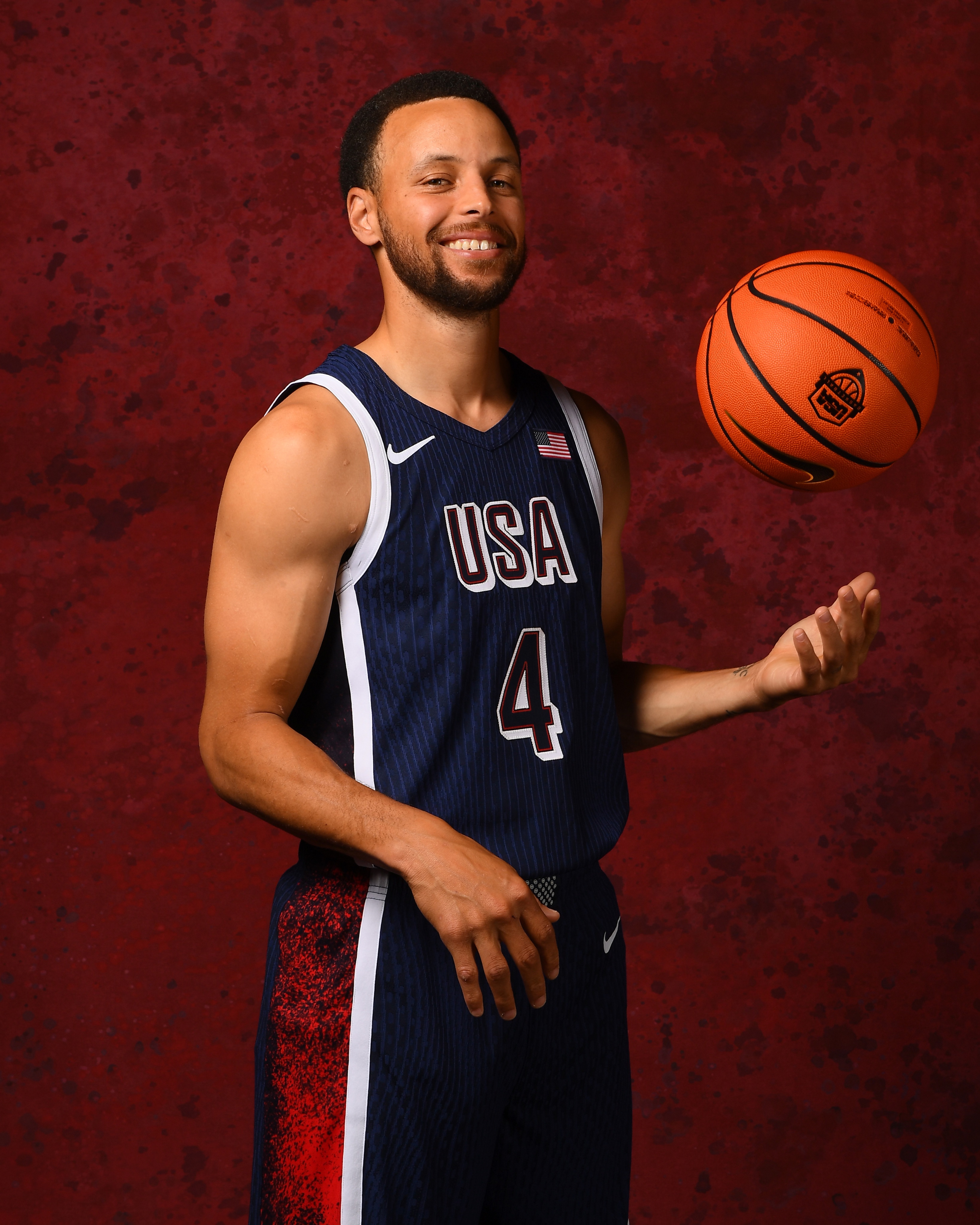 加拿大男子篮球队巨星表现出色