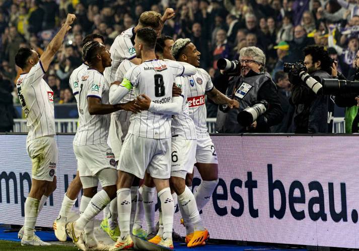 里昂队队员状态神勇，主场击败对手