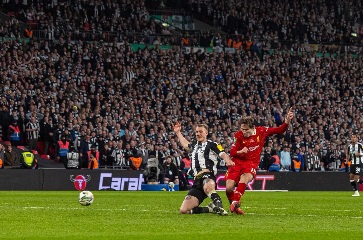 纽卡斯尔联队近期连胜，冲击前四