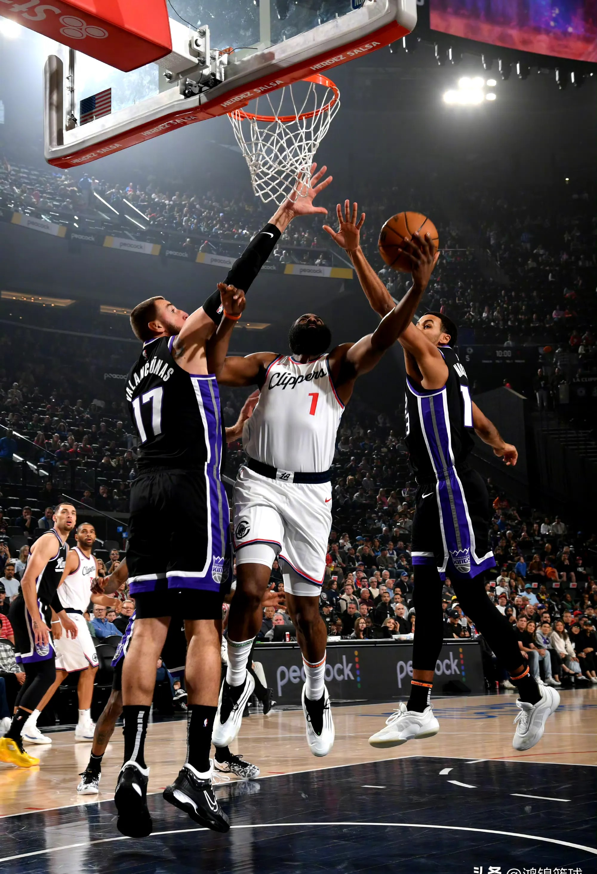 包含快船队全力备战，队员们展现了强大实力的词条