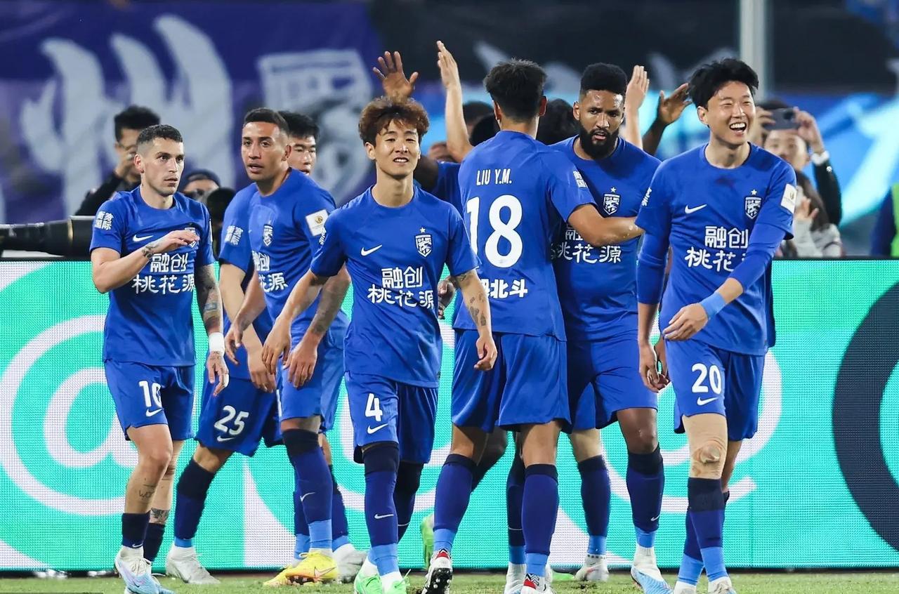 中甲：武汉三镇对阵青岛黄海，升级降级之战关键对决的简单介绍