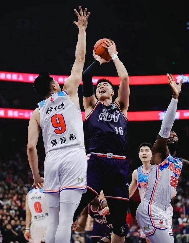 爱游戏网站-队员表现出色，球队实现反超取胜